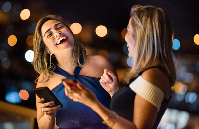 Guests Text Bidding at Fundraising Event – Qtego Guests Text Bidding at Fundraising Event - Qtego